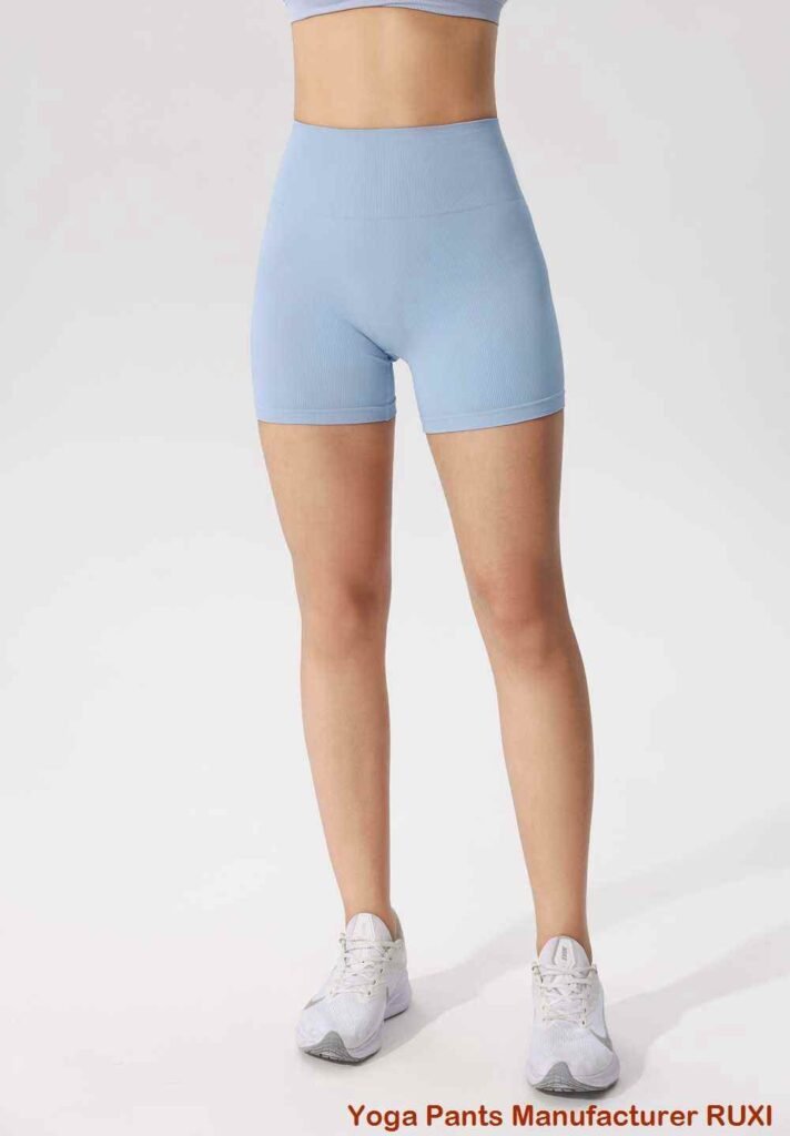 nohavice na jogu voľného strihu